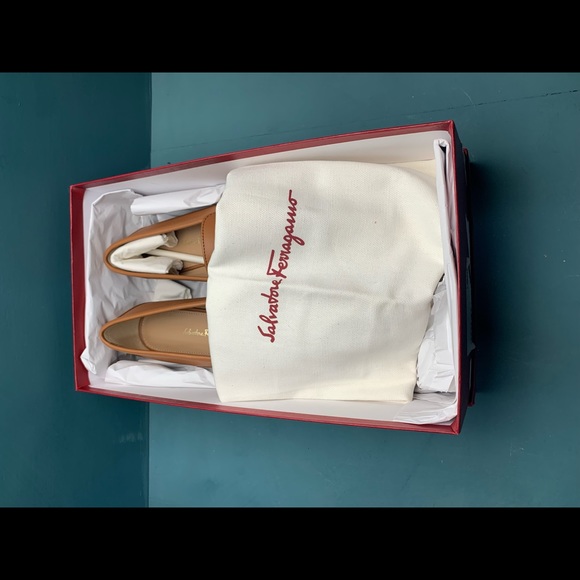 Salvatore Ferragamo Women’s reversible Rolo Gancini Loafers - Picture 5 of 10